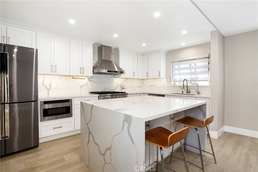 10159 De Soto Avenue # 202, Chatsworth