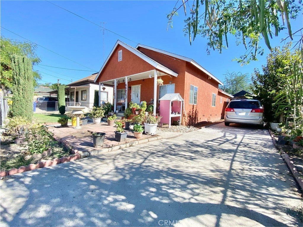 Photo of Listing #IV25246963