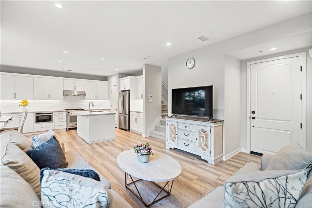 Photo of Listing #OC25247608