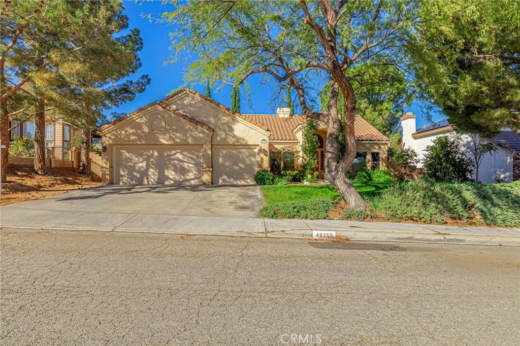 42255 Round Hill Drive, Lancaster