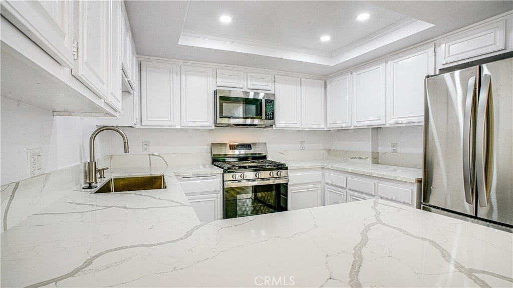 8565 Independence Avenue # 7, Canoga Park