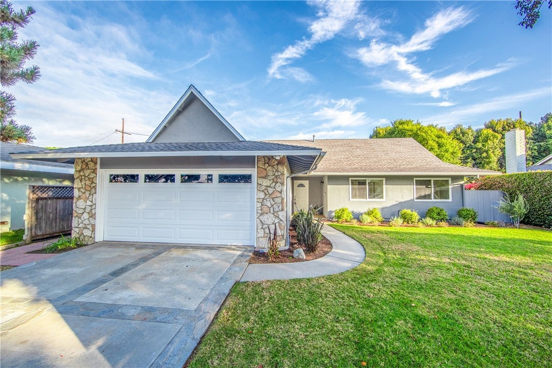 Photo of Listing #OC25247656