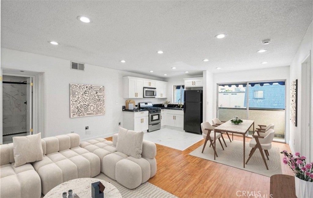 Photo of Listing #SR25247956