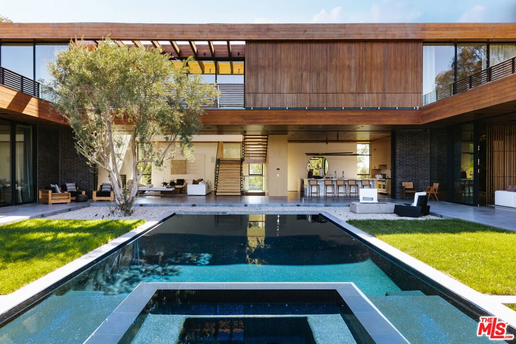 Photo of Listing #25611235