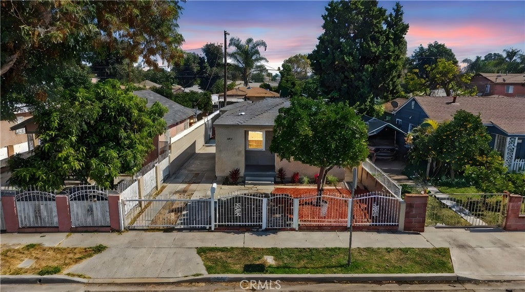 204 Thorson, Compton