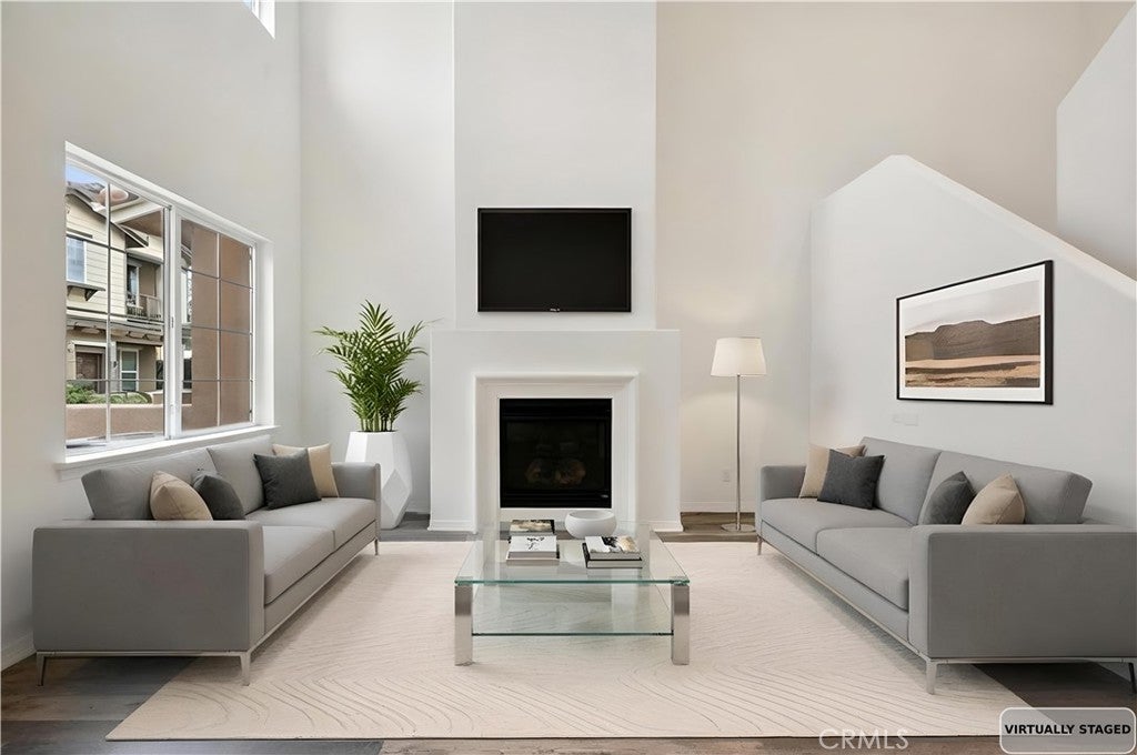 337 Mountain Holly, Orange