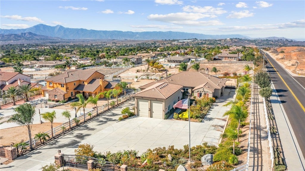 Photo of Listing #IV25246584