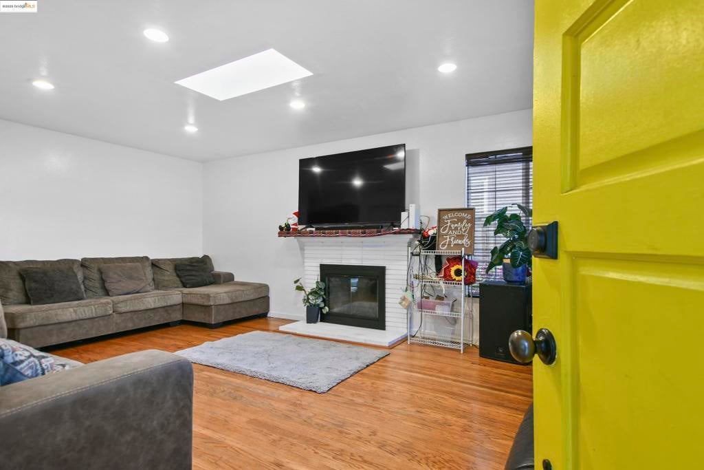 Photo of Listing #41116011