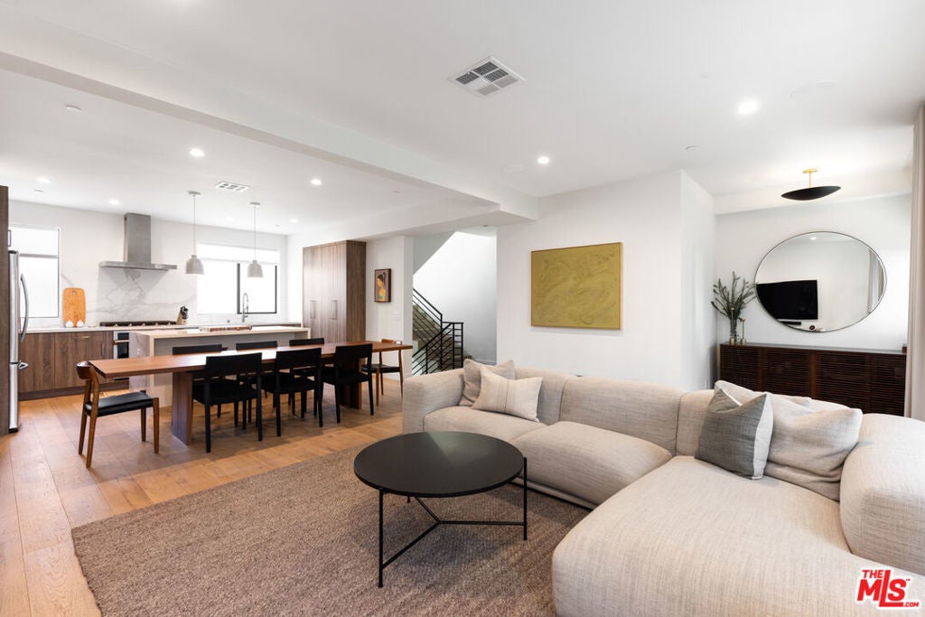 Photo of Listing #25611499