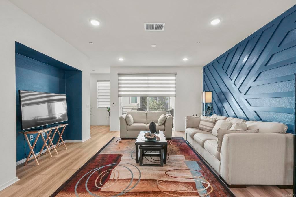 Photo of Listing #PTP2508153