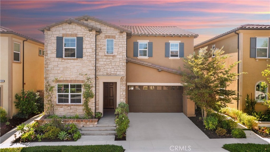 208 Pinnacle, Lake Forest