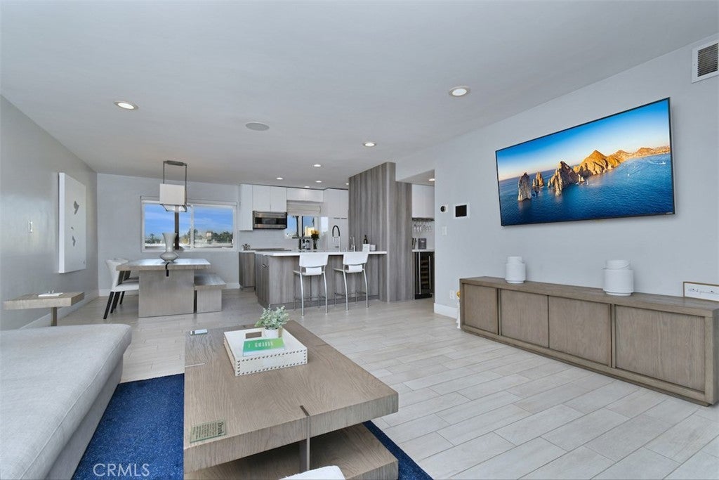 Photo of Listing #SR25249220