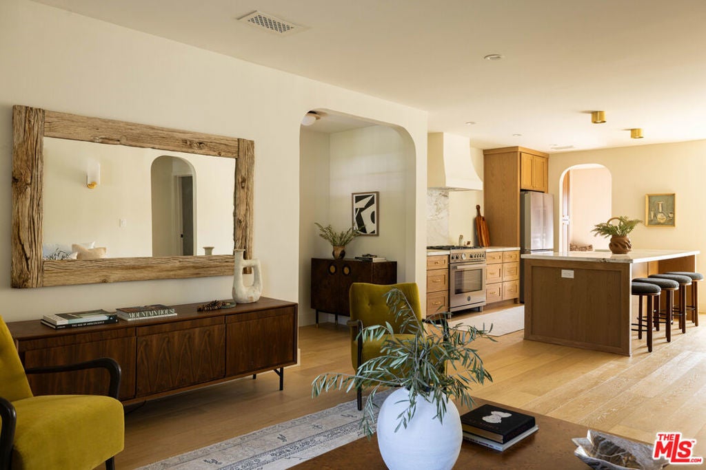 Photo of Listing #25612155