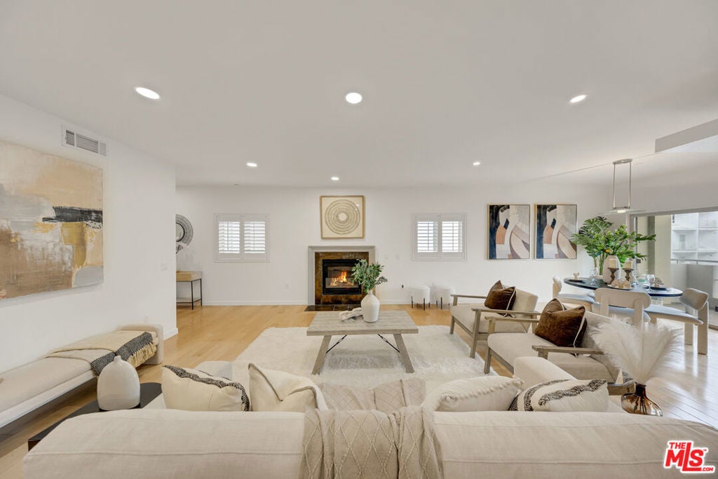 Photo of Listing #25592061