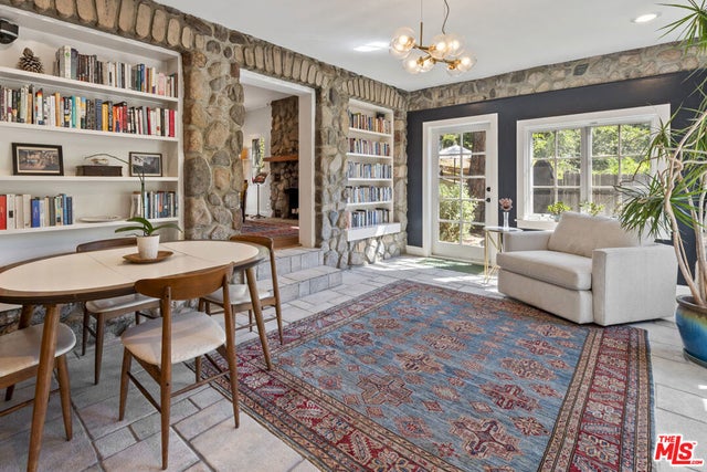 840 Country Club Drive, Burbank