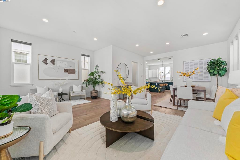 Photo of Listing #41116172