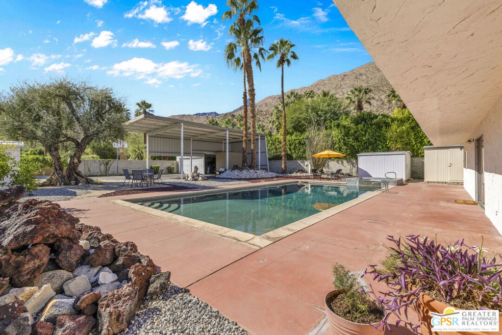 260 Camino Alturas, Palm Springs