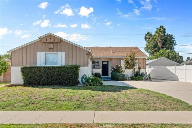 8131 Garden Grove, Reseda