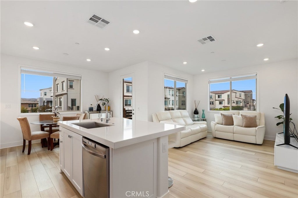 Photo of Listing #OC25246529