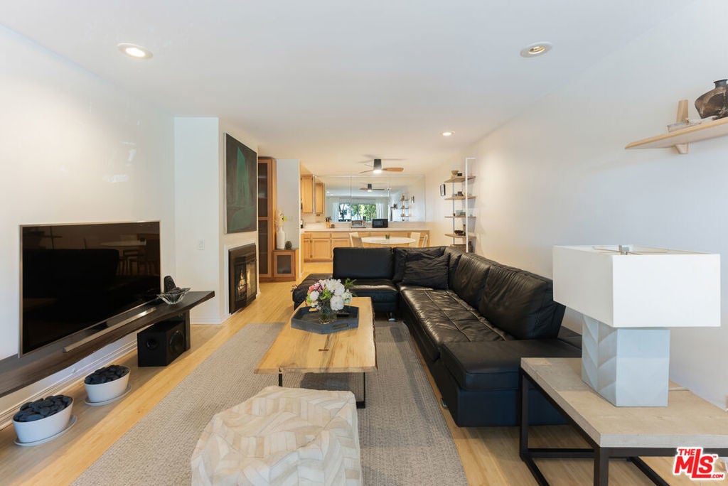 Photo of Listing #25611679