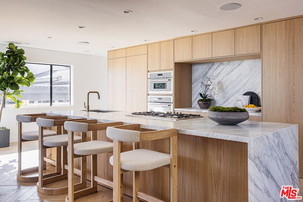 Photo of Listing #25612895