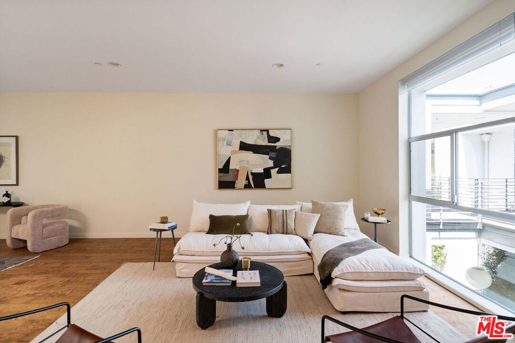 Photo of Listing #25612779