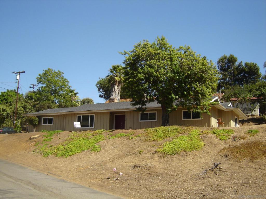 1320 Morning Glory Ln, Vista