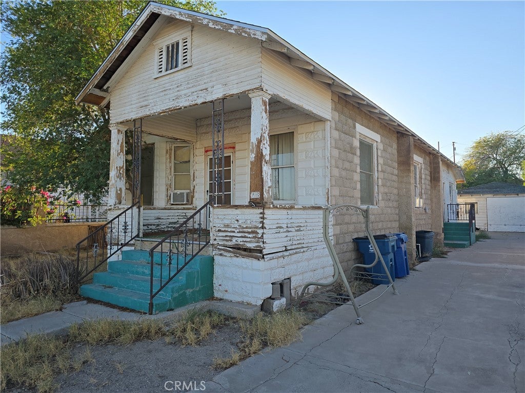 618 Palm Way, Needles