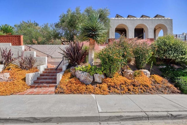 7363 Fairway Rd, La Jolla.