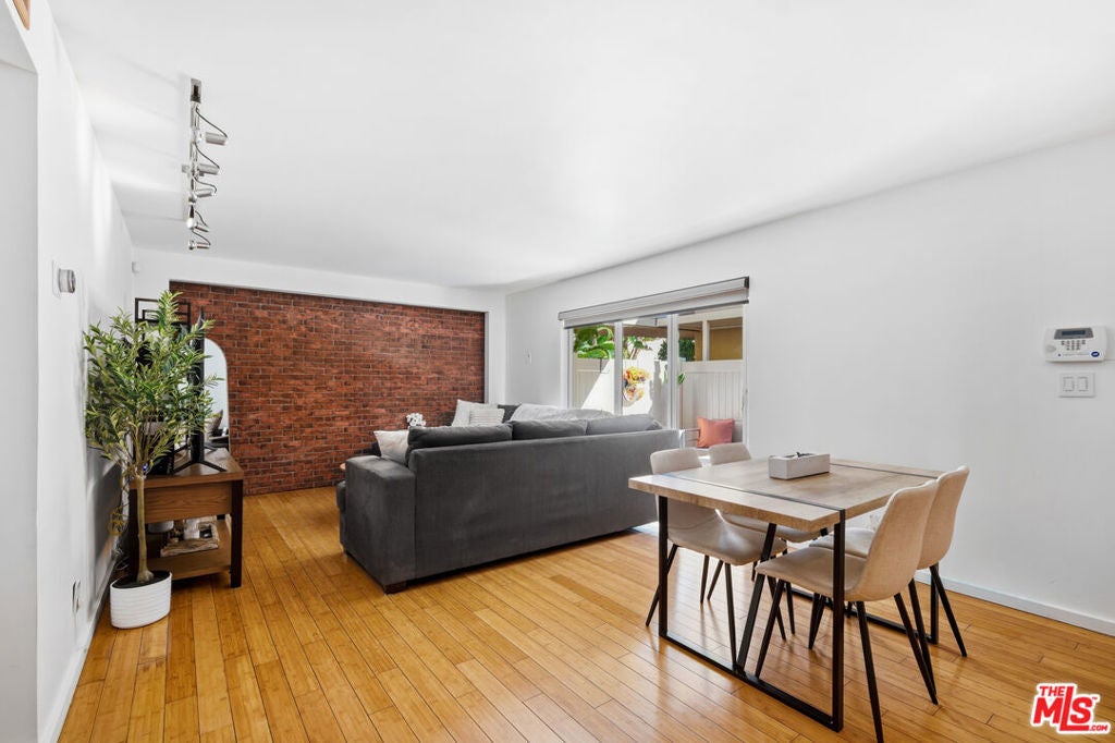 Photo of Listing #25613257