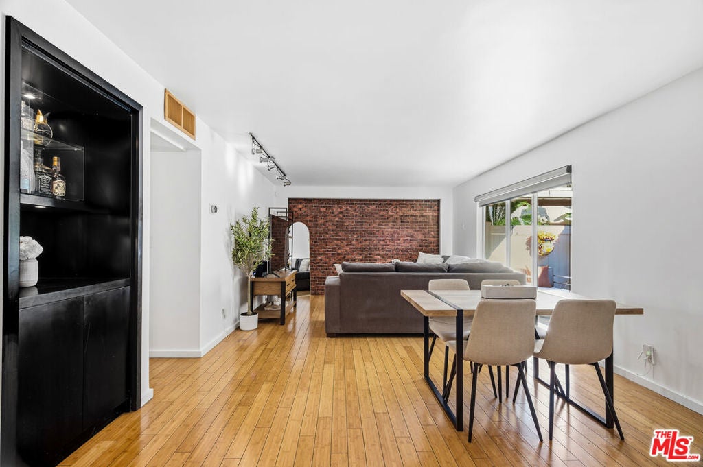 Photo of Listing #25613257