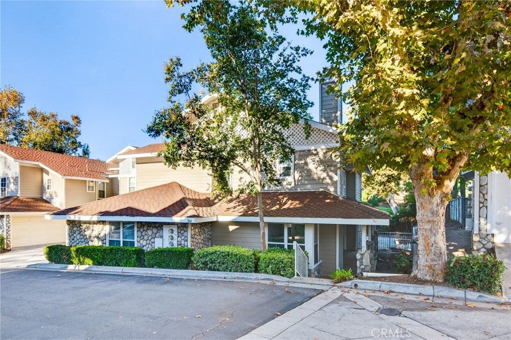 704 Chandler, Highland