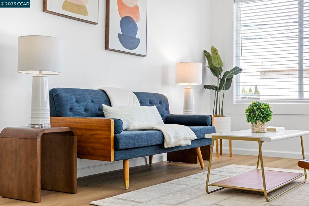 Photo of Listing #41116392