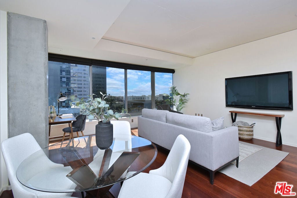 Photo of Listing #25613405