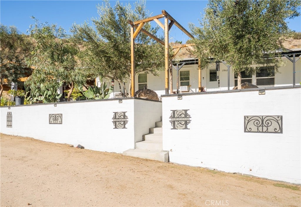 13905 Summit Valley, Hesperia