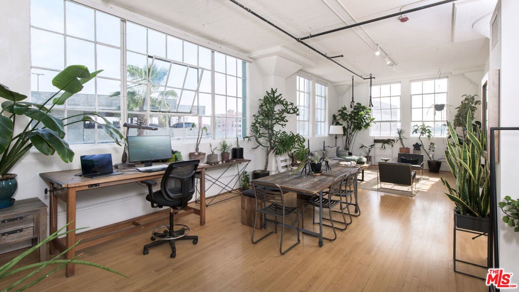 Photo of Listing #25613775