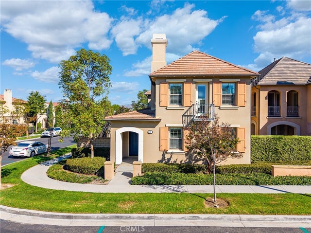 35 Twin Gables, Irvine