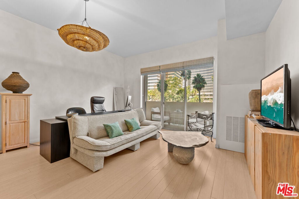 Photo of Listing #25612329