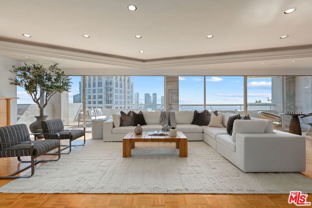 Photo of Listing #25609893