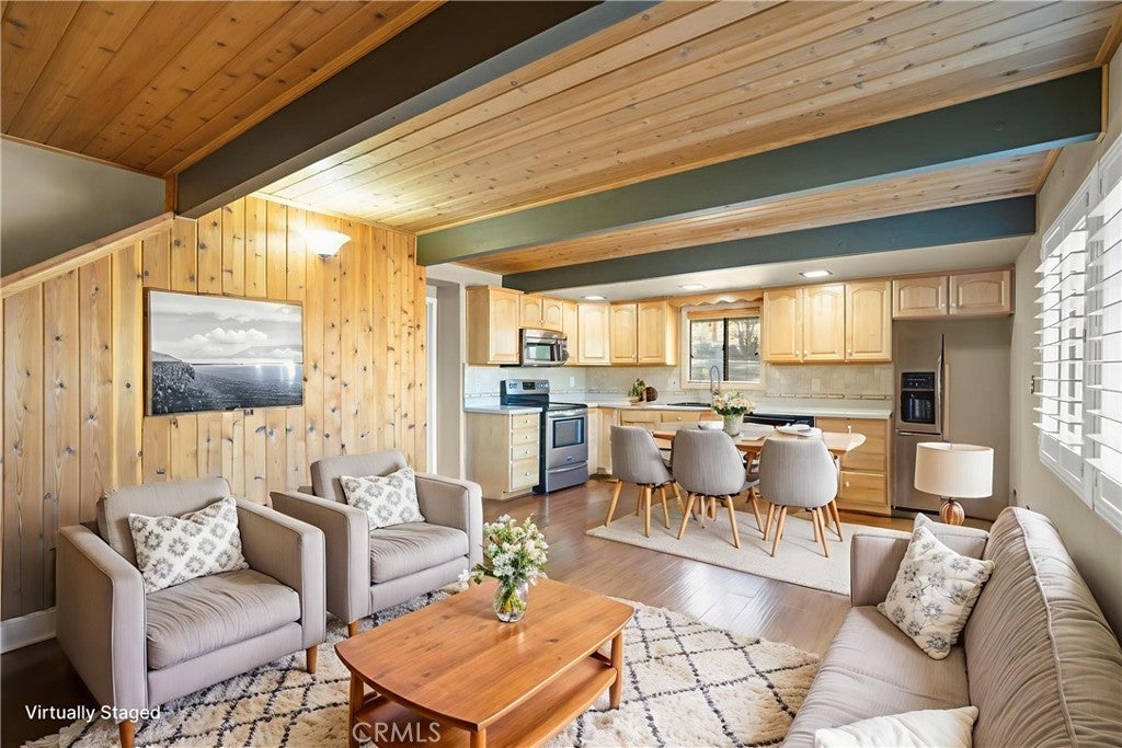 Photo of Listing #SR25252000