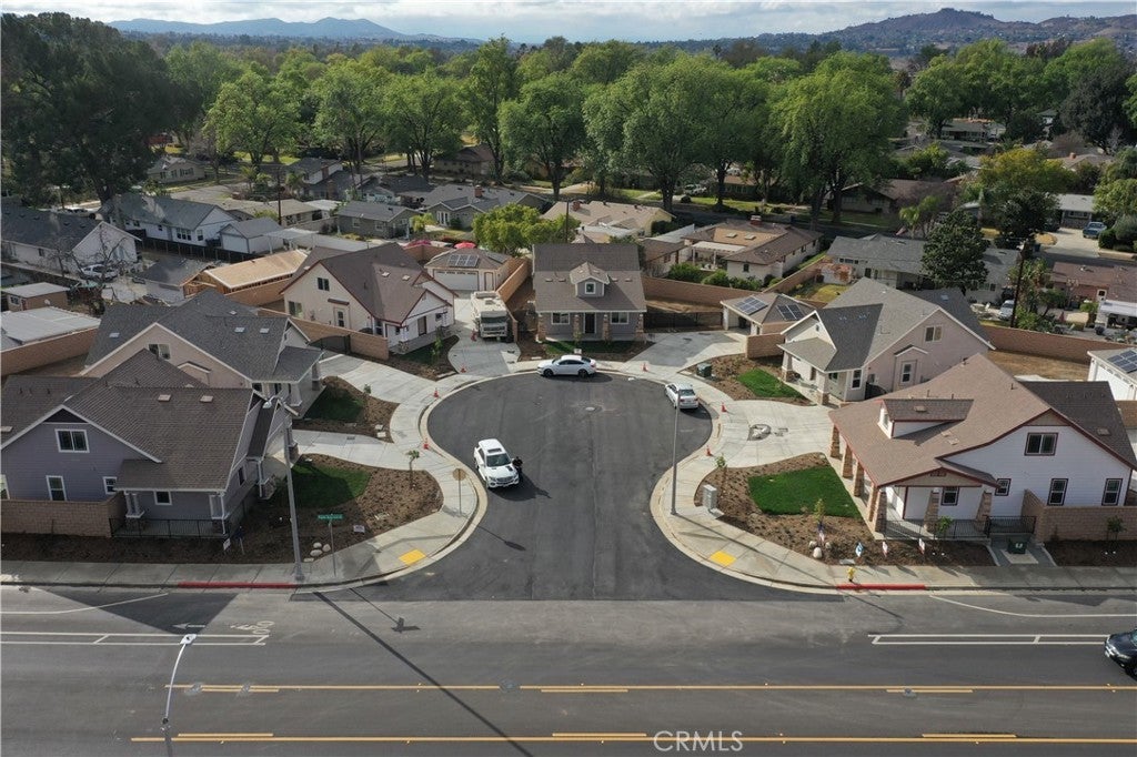 Photo of Listing #IV25252357