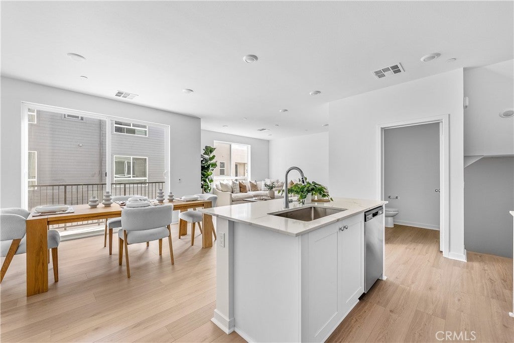 9423 1/2 Sepulveda Blvd. # 3, North Hills