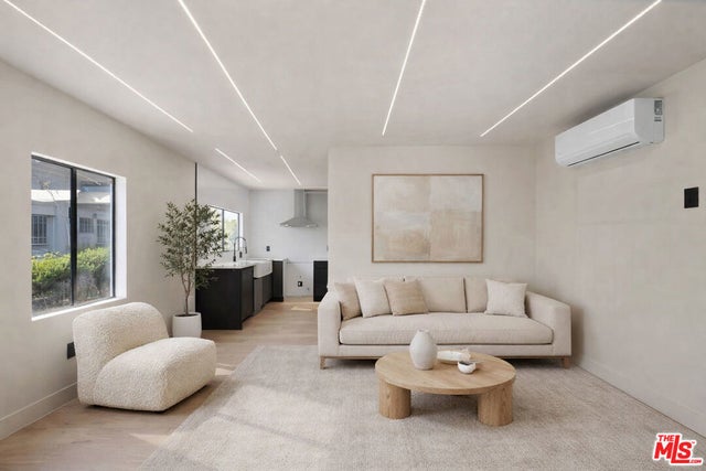 921 N Benton Way, Los Angeles