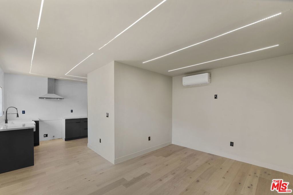 Photo of Listing #25611315