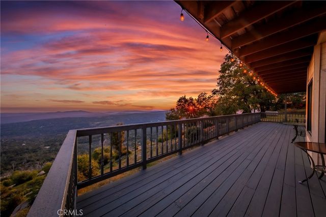 33177 Cascadel Heights Drive, North Fork