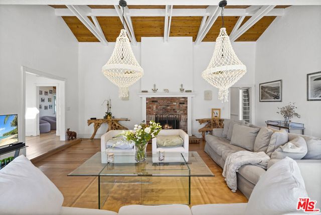 6052 Merritt Drive, Malibu