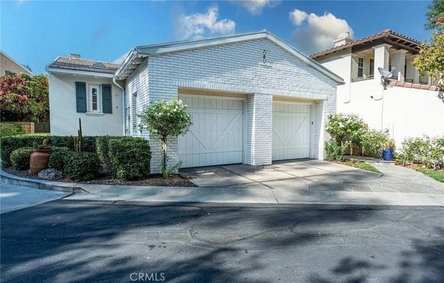 26803 Brookhollow, Valencia