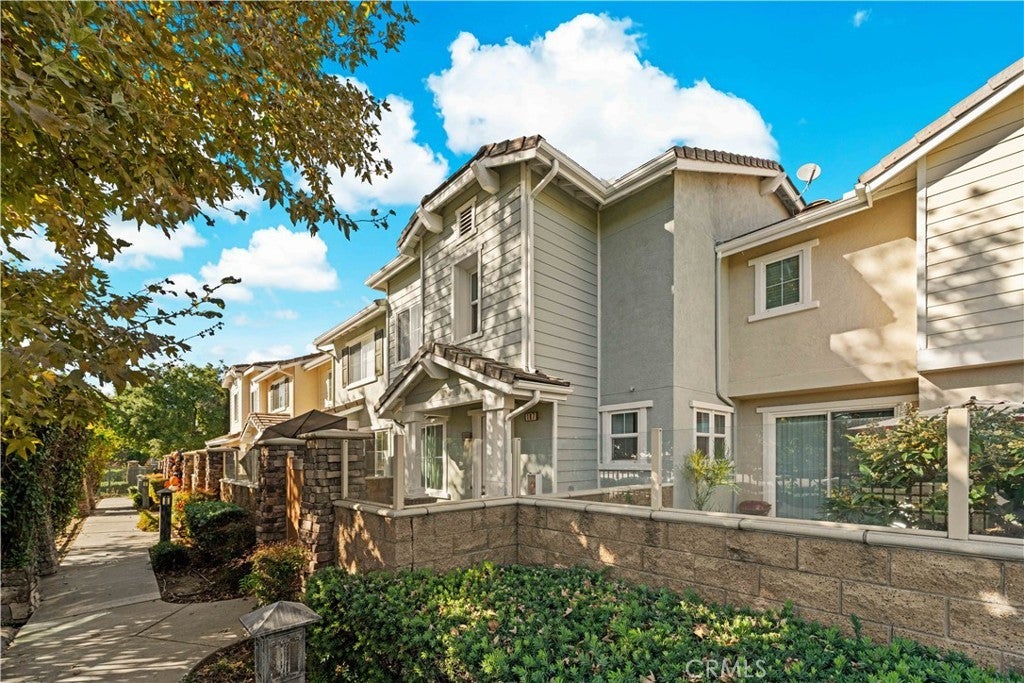 Photo of Listing #OC25254109