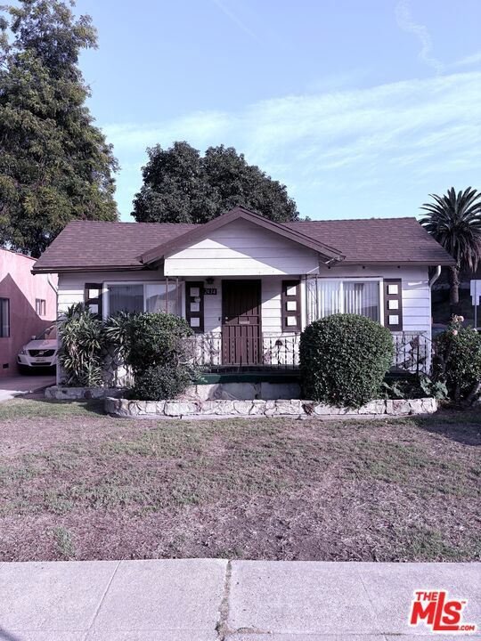 2434 Cochran Avenue, Los Angeles