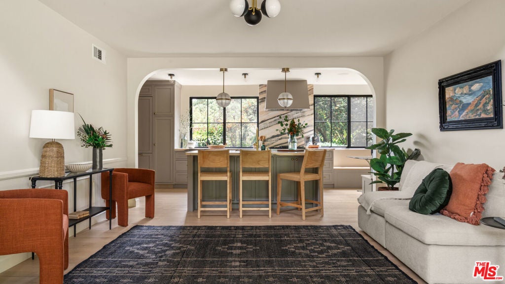 Photo of Listing #25615271